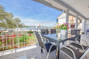 Apartment Dama-10m from beach